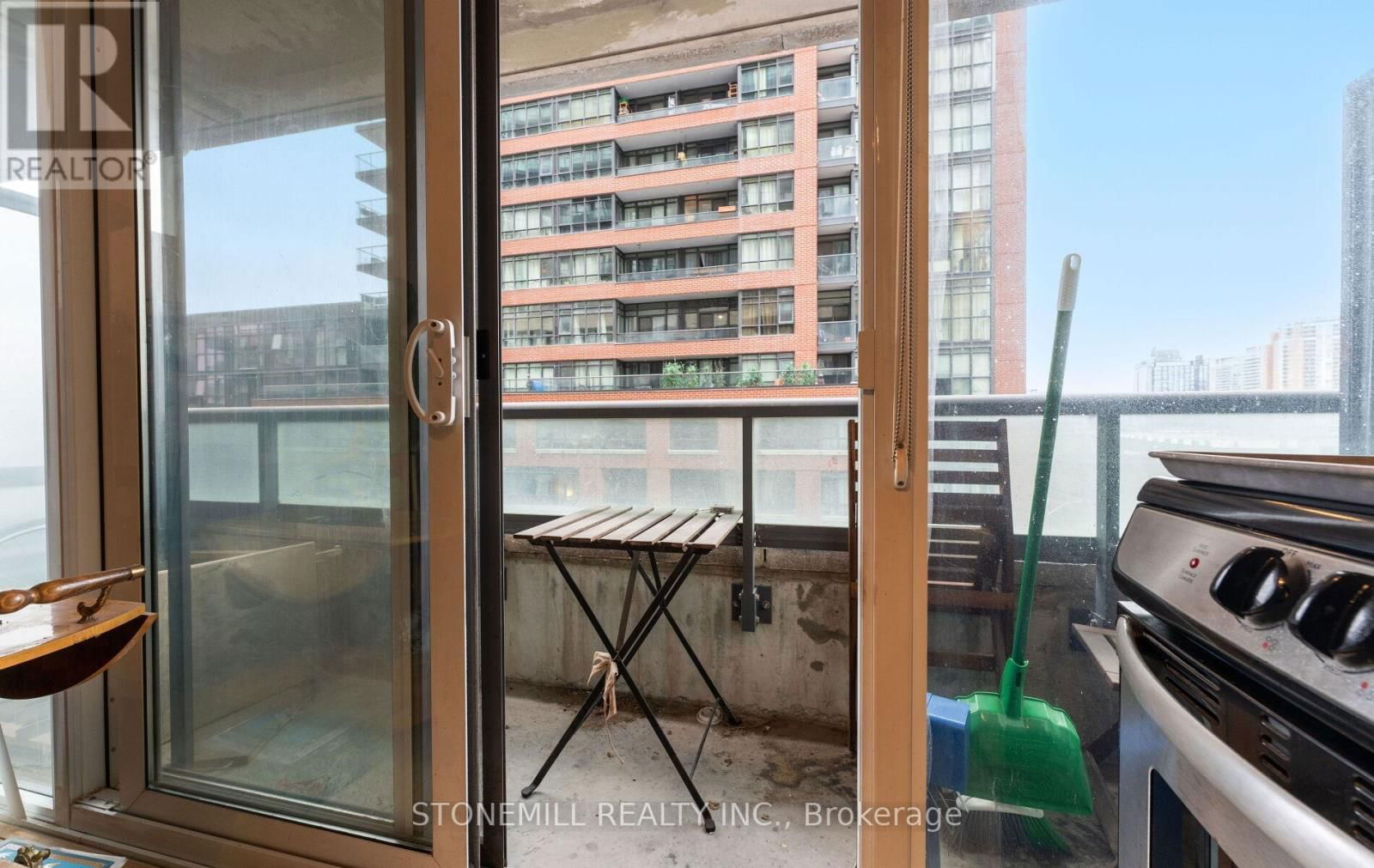 521E - 36 LISGAR STREET Image 18