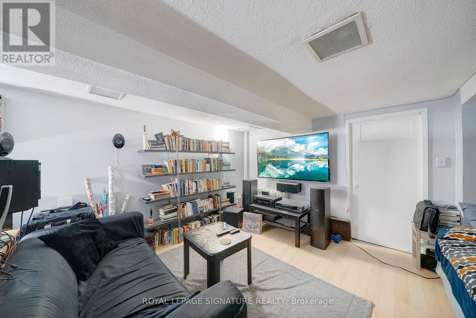 599 EUCLID AVENUE Image 27