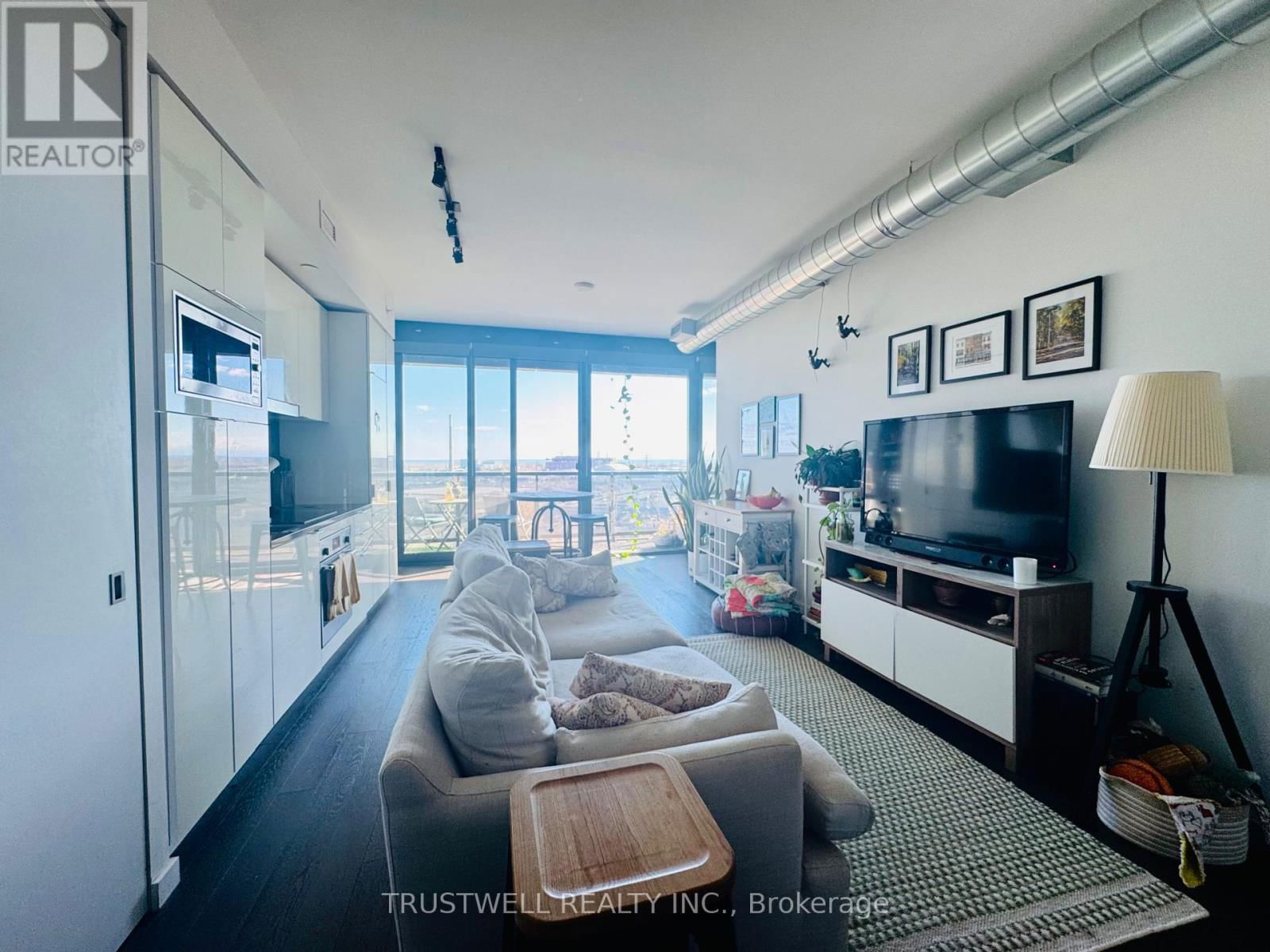 1308 - 170 BAYVIEW AVENUE Image 6