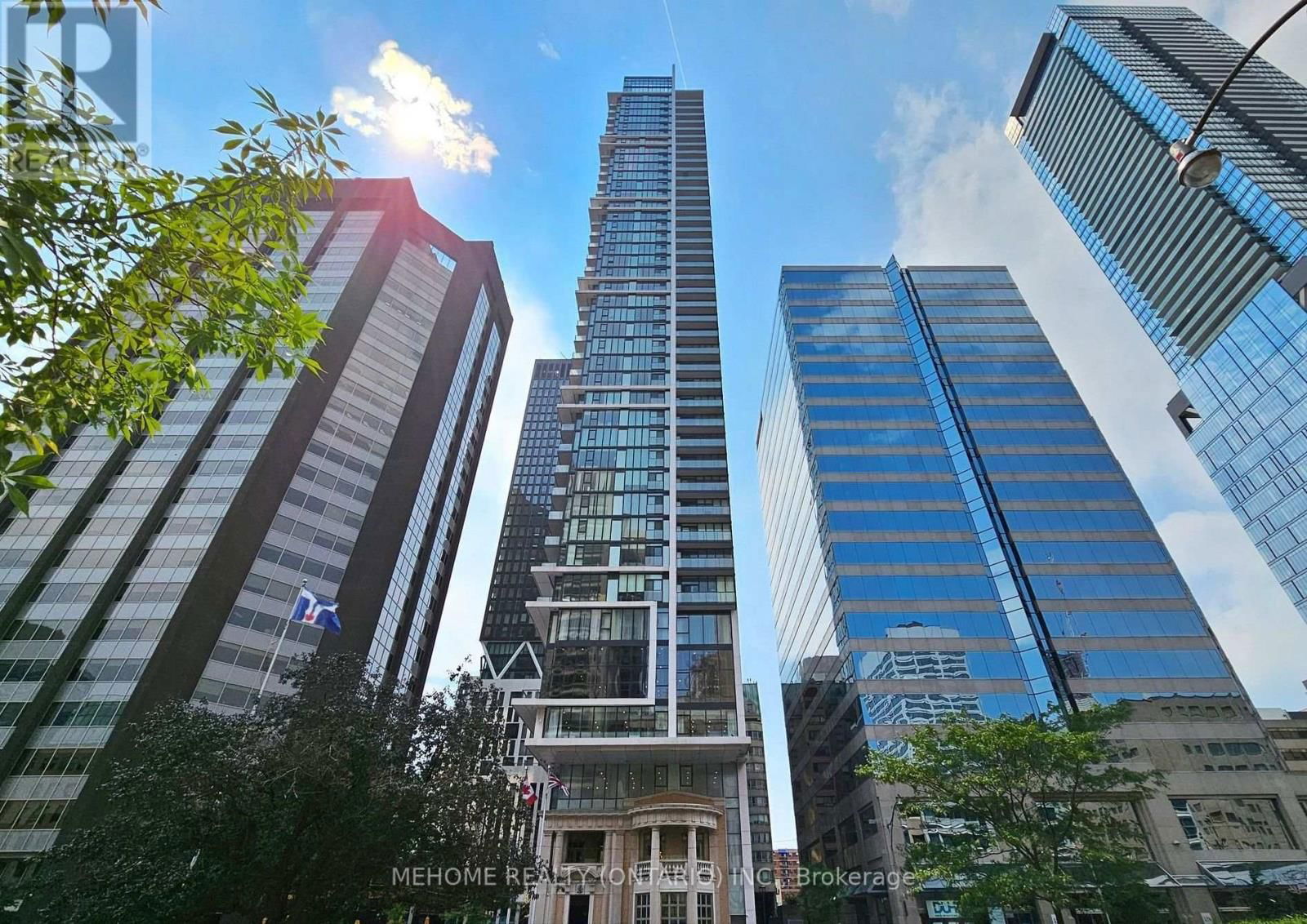 3806 - 426 UNIVERSITY AVENUE Image 1