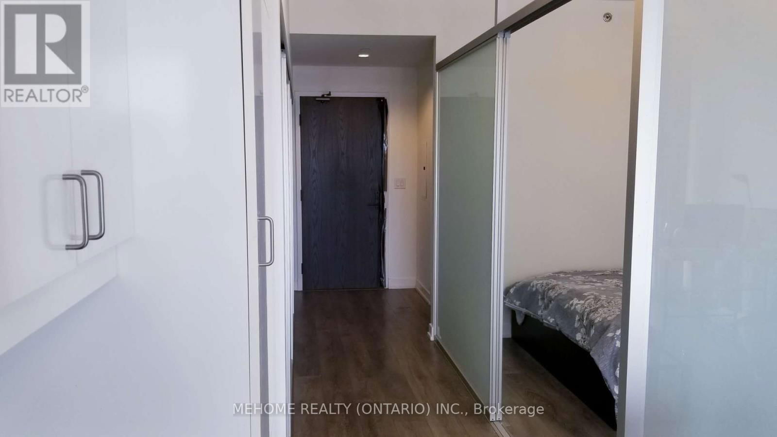 3806 - 426 UNIVERSITY AVENUE Image 8
