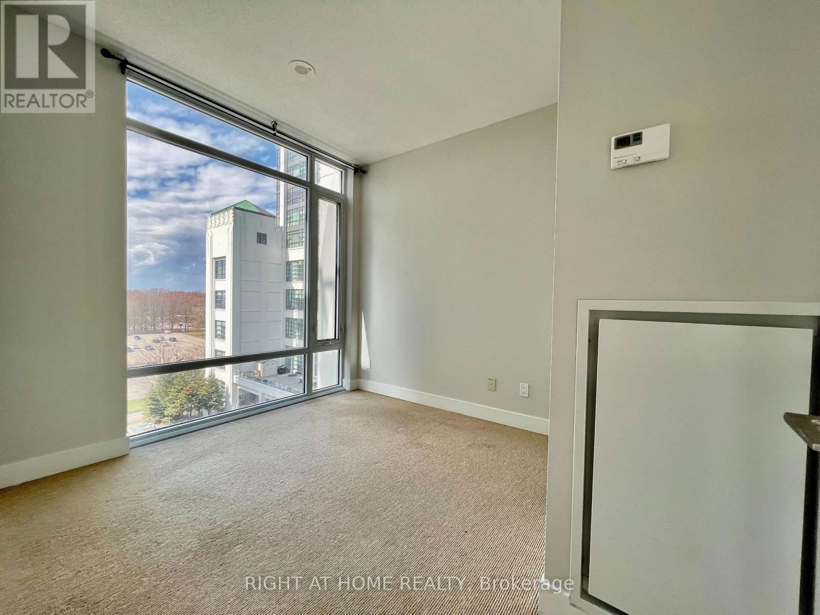 606 - 90 STADIUM ROAD Image 16