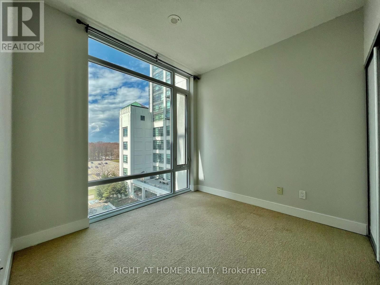 606 - 90 STADIUM ROAD Image 17