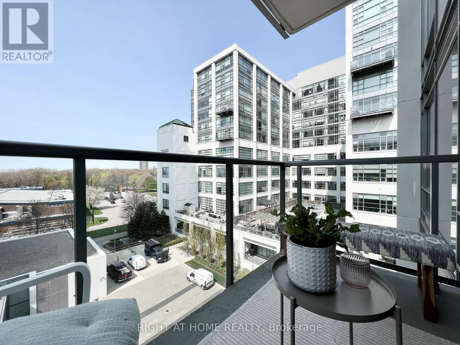 606 - 90 STADIUM ROAD Image 22