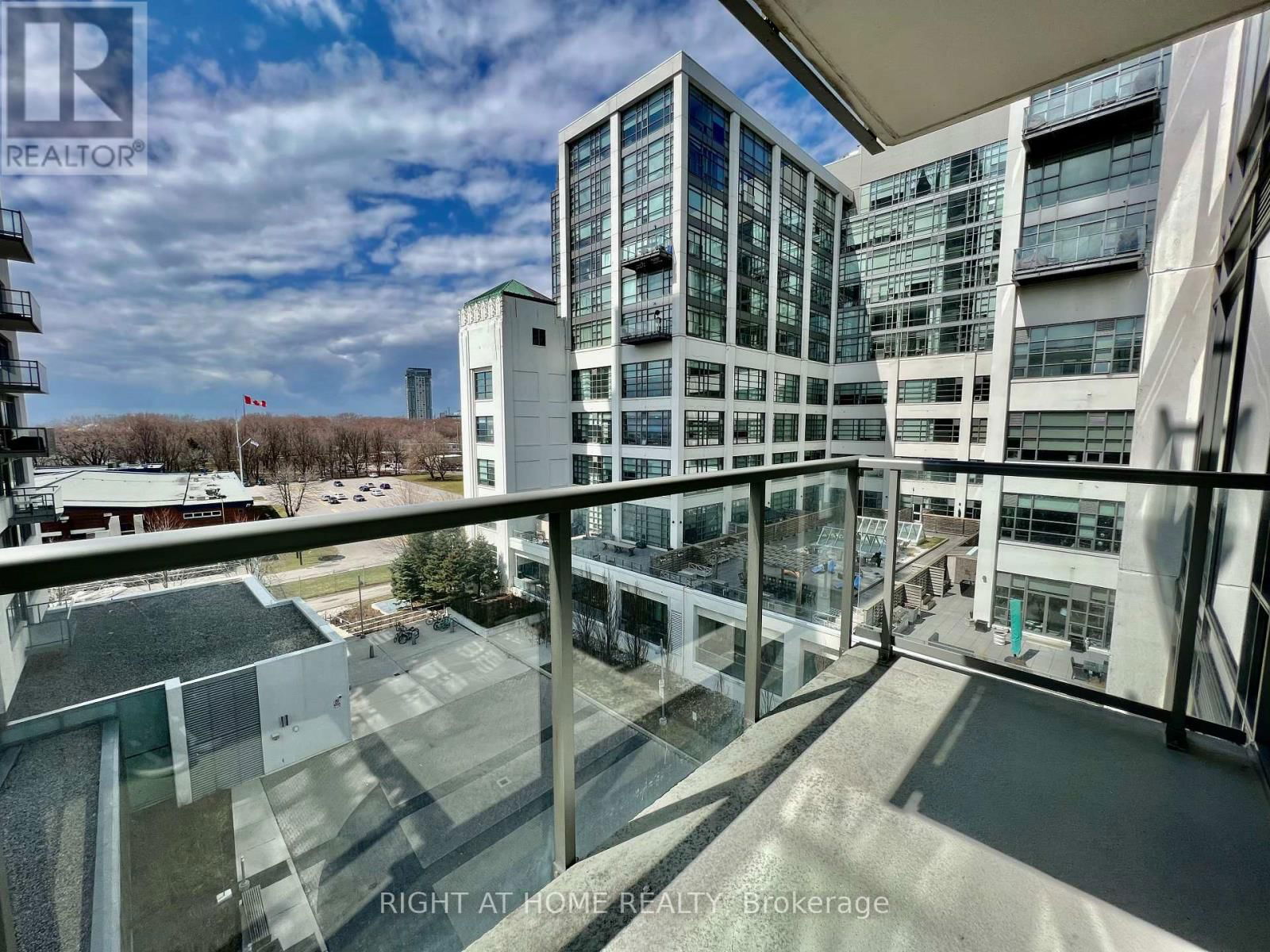 606 - 90 STADIUM ROAD Image 23