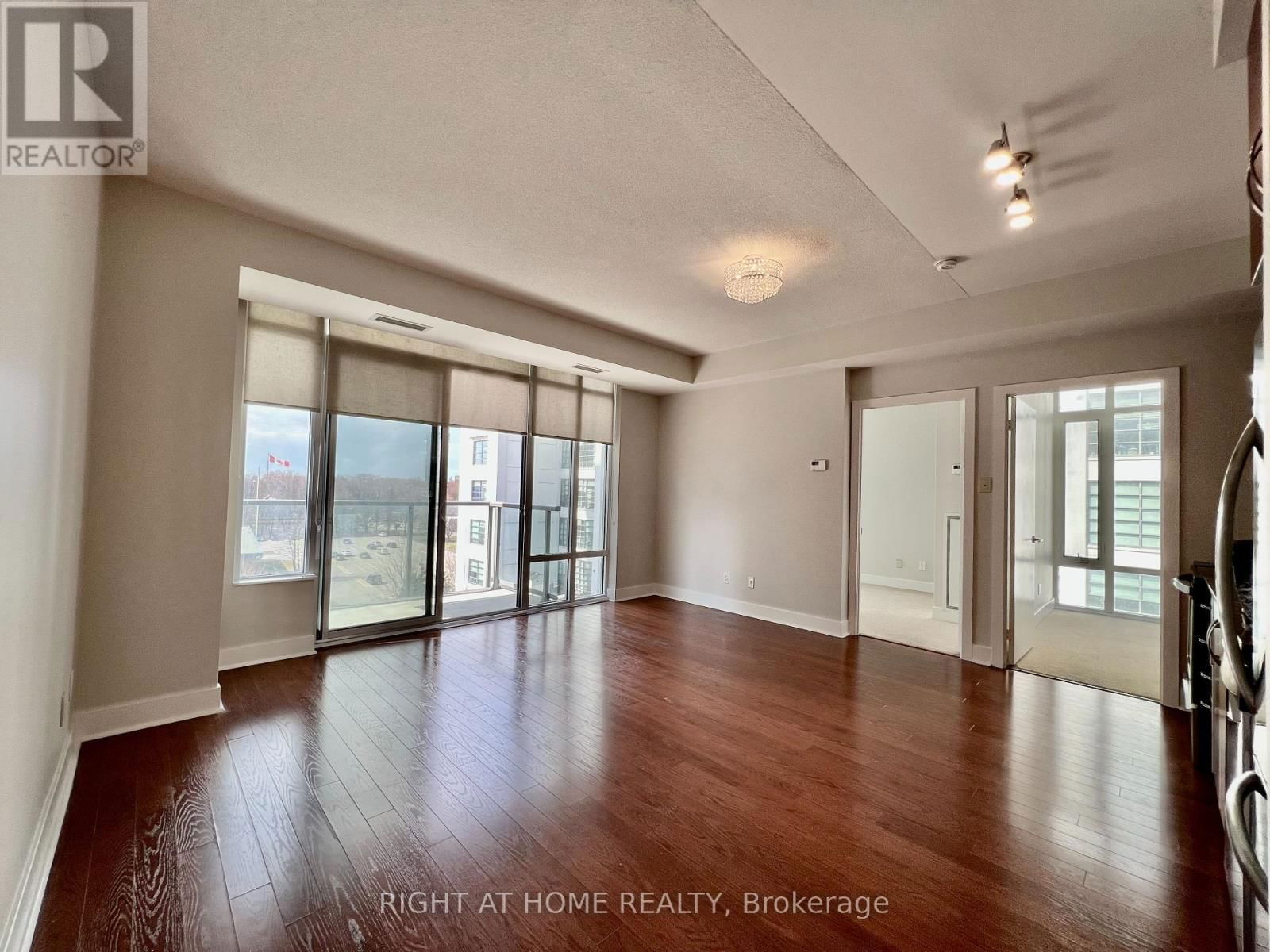 606 - 90 STADIUM ROAD Image 3