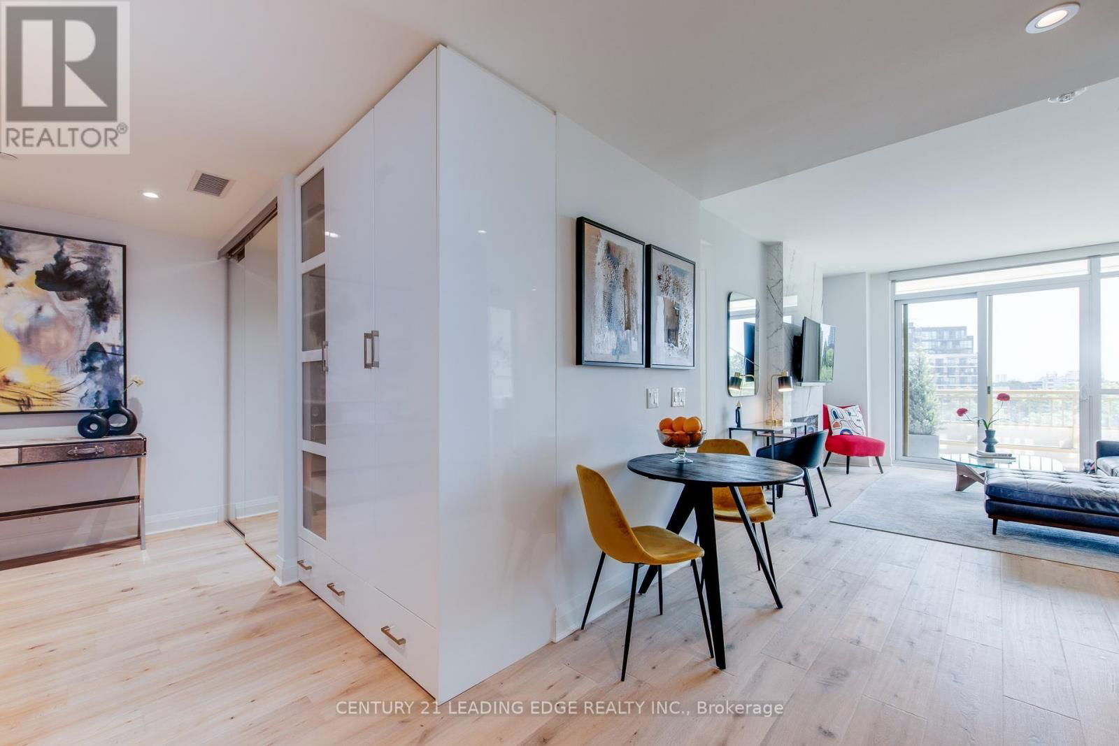 706 - 151 AVENUE ROAD Image 3