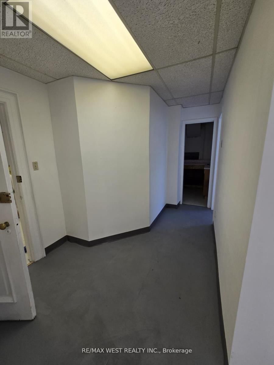 2A - 949 ST CLAIR AVENUE WEST Image 3
