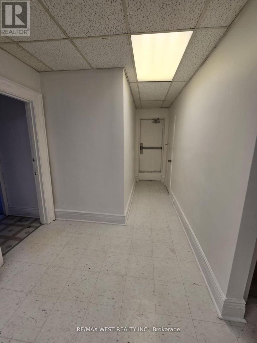 2A - 949 ST CLAIR AVENUE WEST Image 4