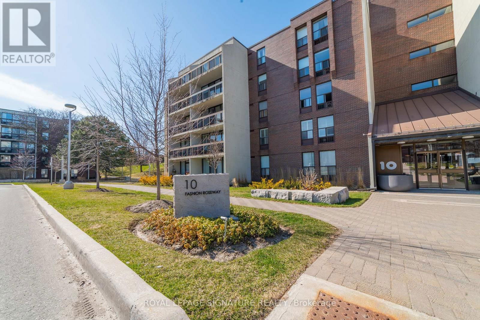 406 - 10 FASHION ROSEWAY WAY EAST Image 1