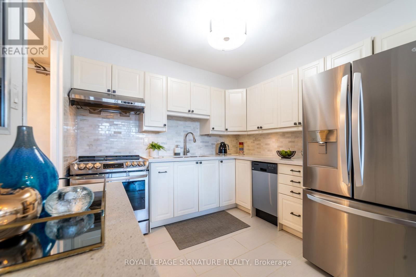 406 - 10 FASHION ROSEWAY WAY EAST Image 12
