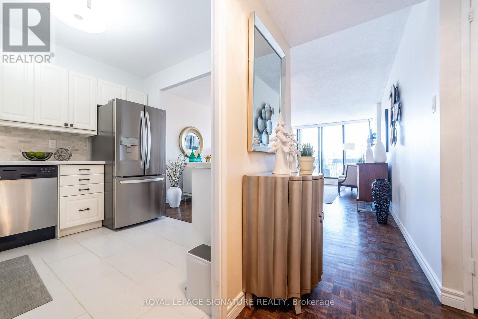 406 - 10 FASHION ROSEWAY WAY EAST Image 6