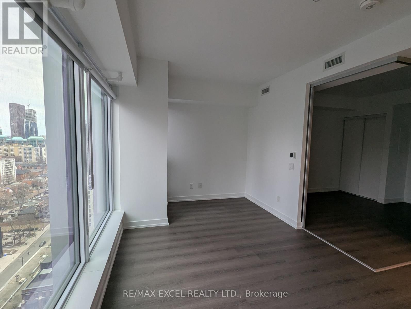 2306 - 8 WELLESLEY STREET WEST Image 4