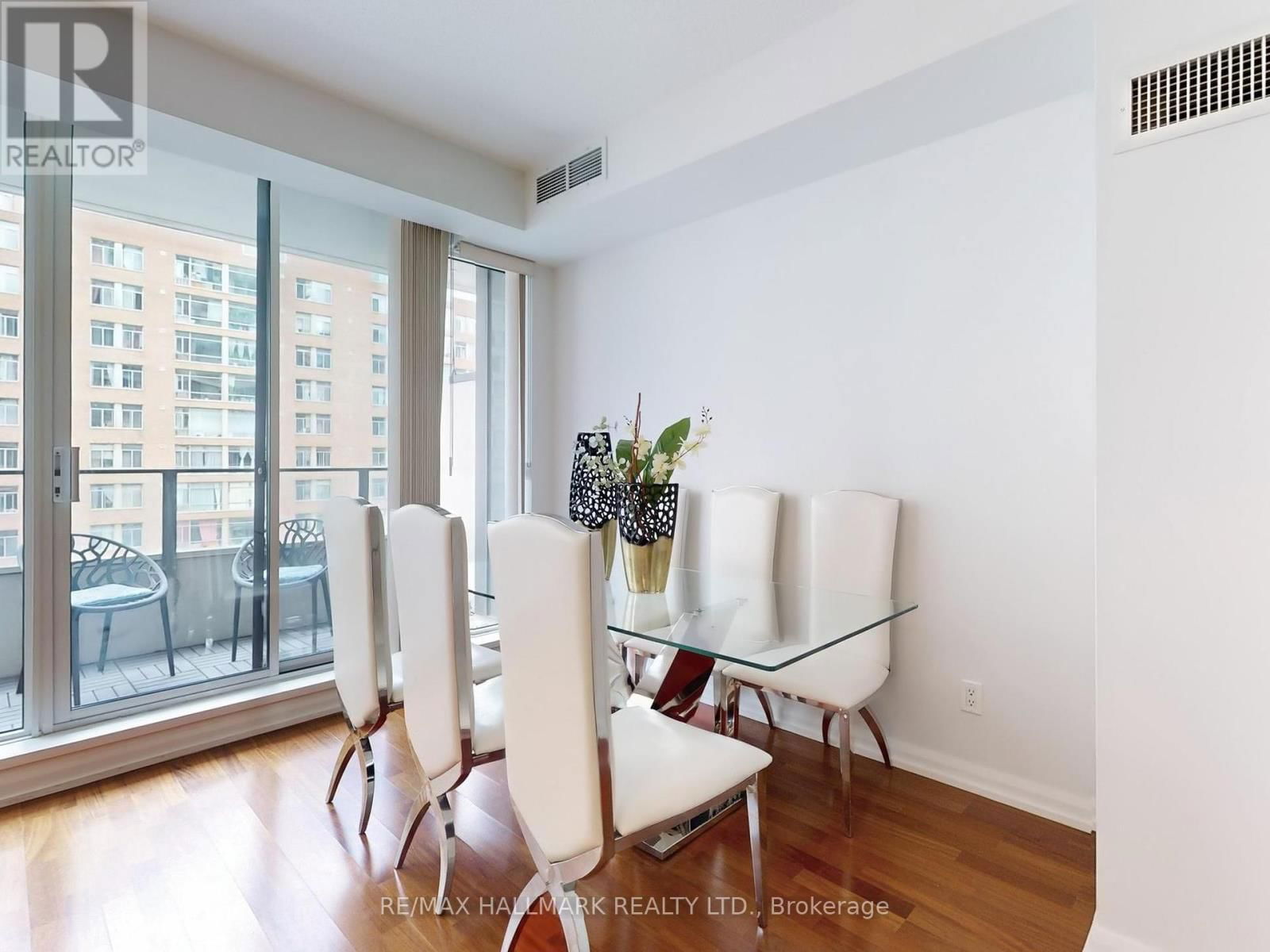 1115 - 111 ELIZABETH STREET Image 14