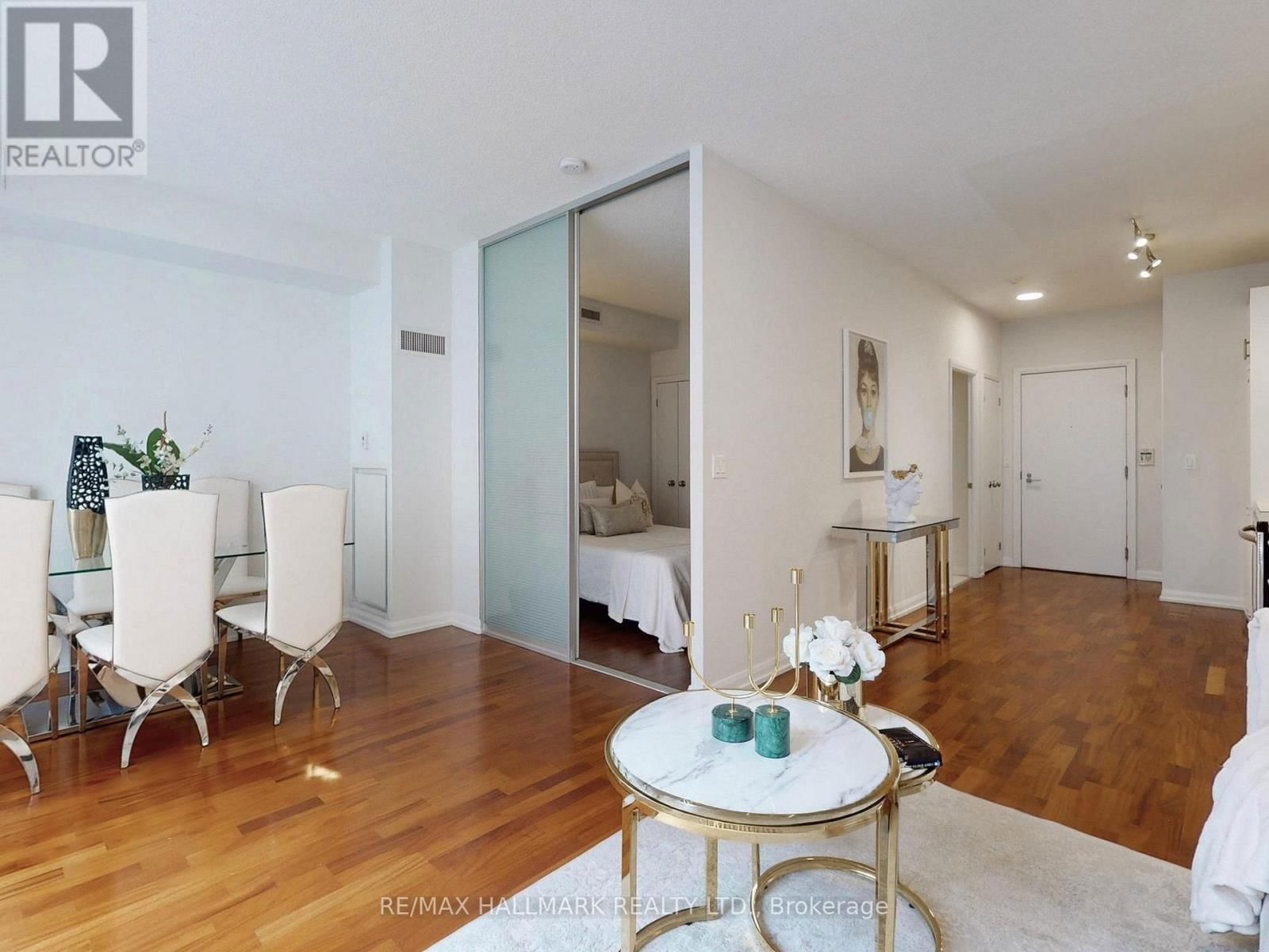 1115 - 111 ELIZABETH STREET Image 18