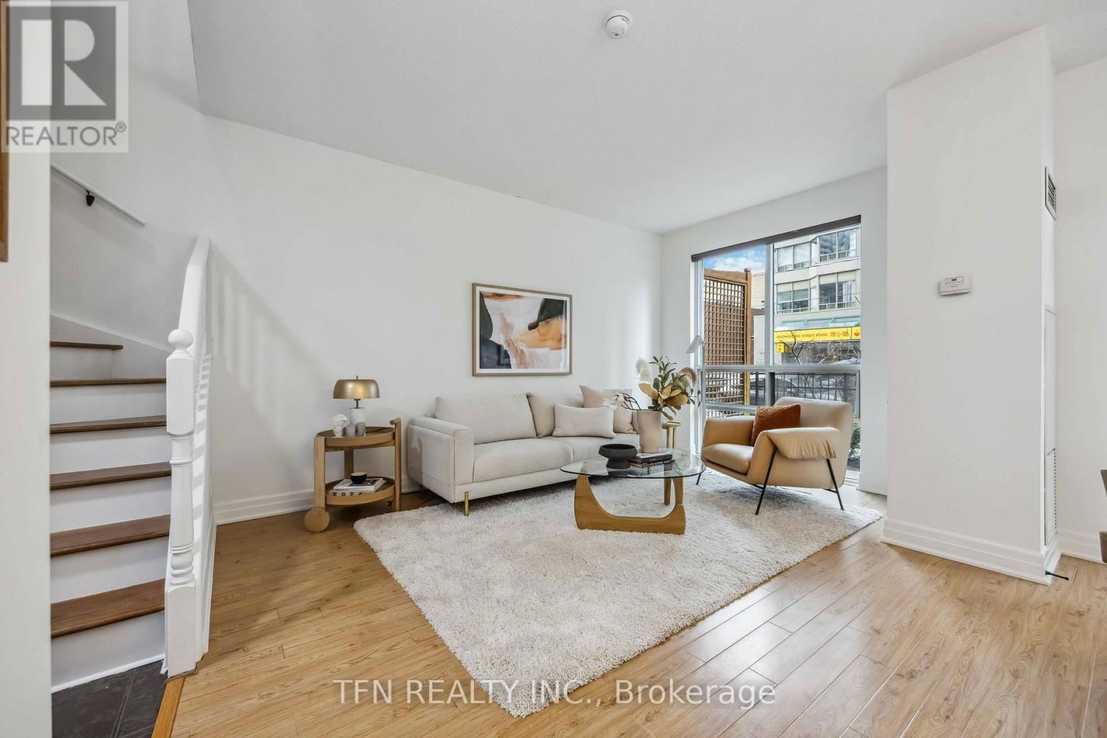 109 - 18 SPRING GARDEN AVENUE Image 3