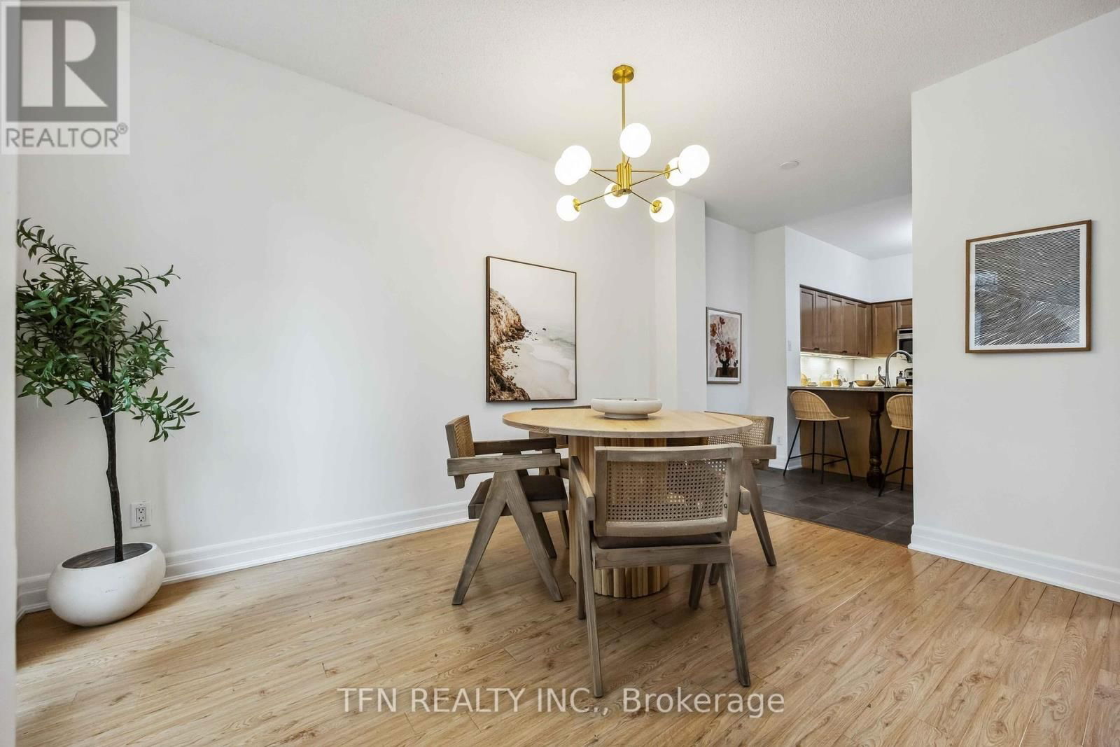 109 - 18 SPRING GARDEN AVENUE Image 7