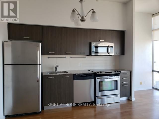 4902 - 832 BAY STREET Image 4