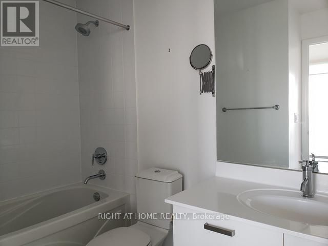 4902 - 832 BAY STREET Image 9