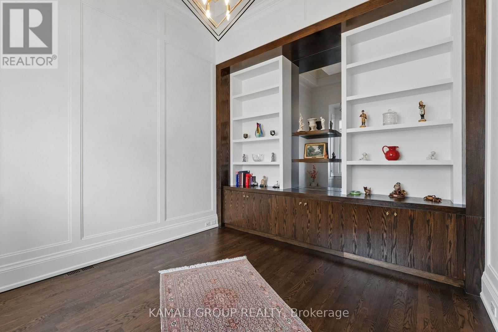 253 POYNTZ AVENUE Image 18