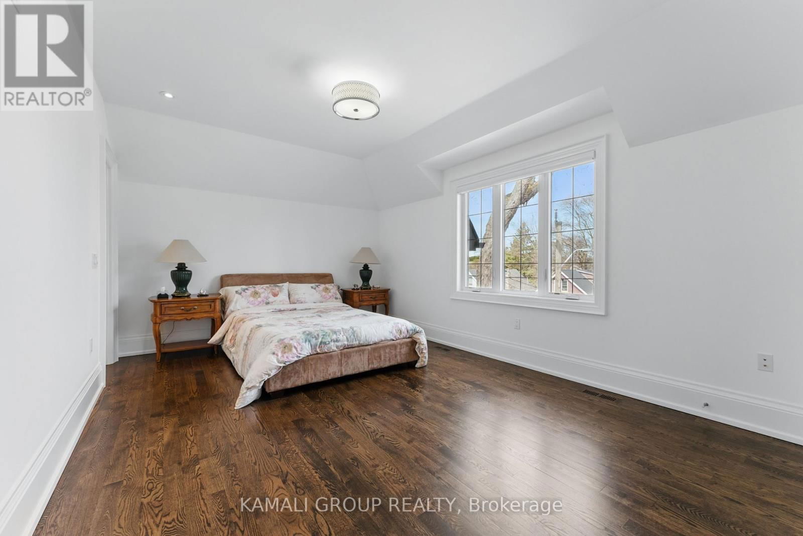 253 POYNTZ AVENUE Image 21