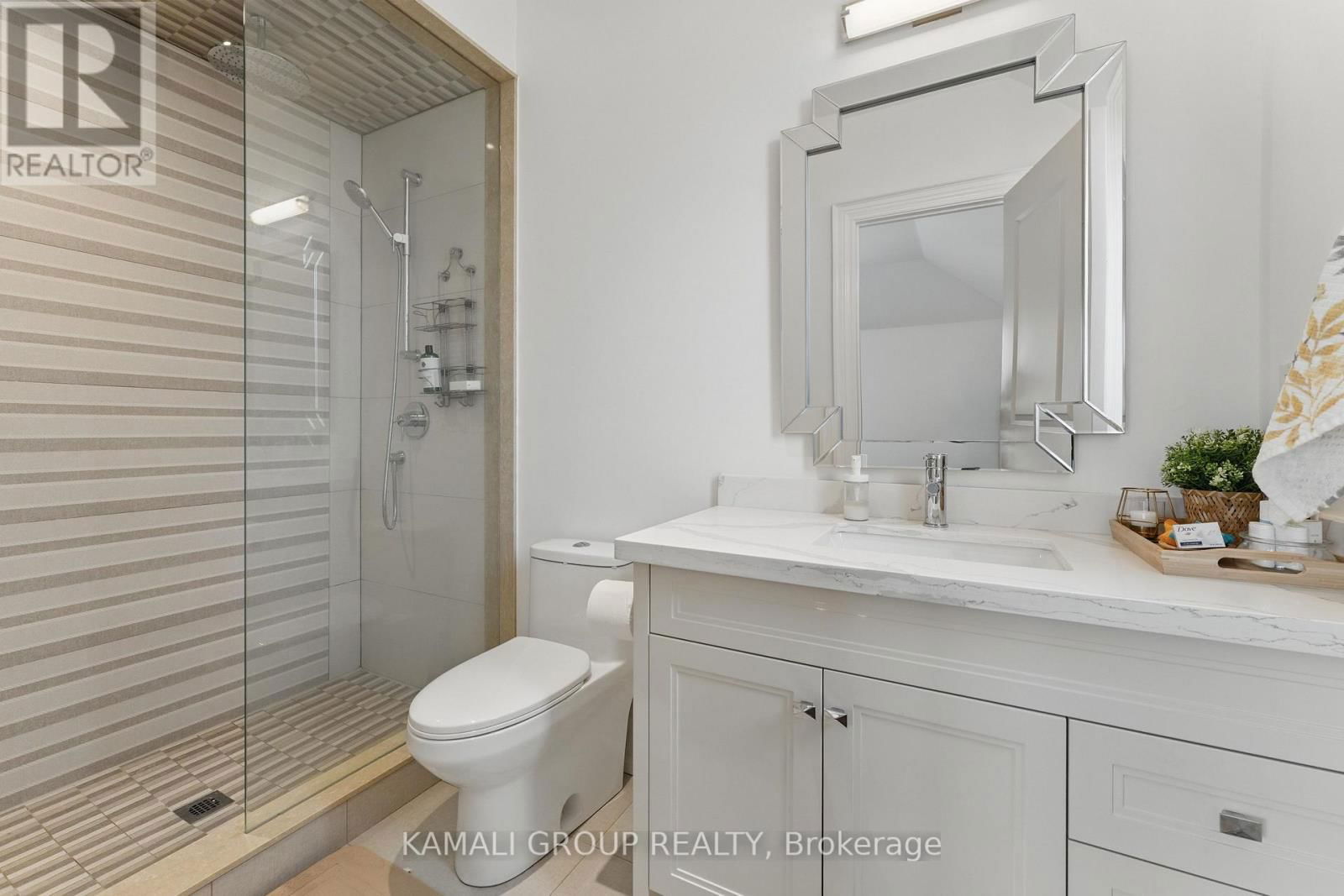 253 POYNTZ AVENUE Image 22