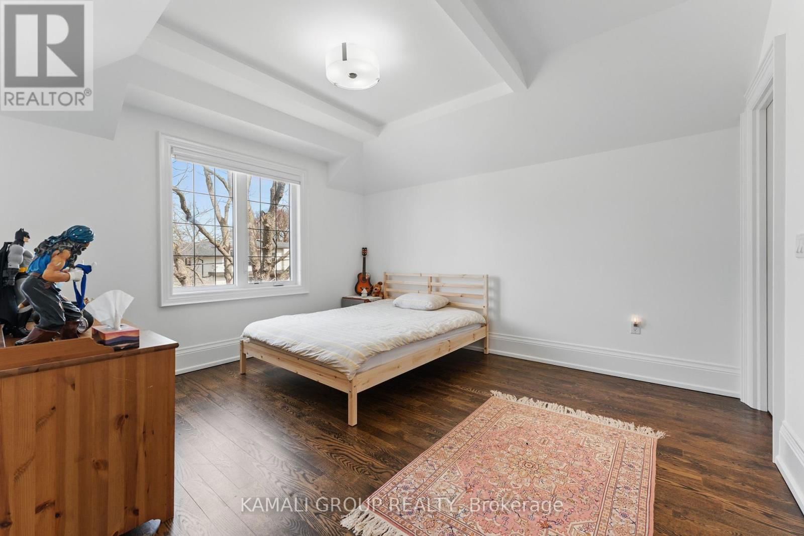 253 POYNTZ AVENUE Image 23