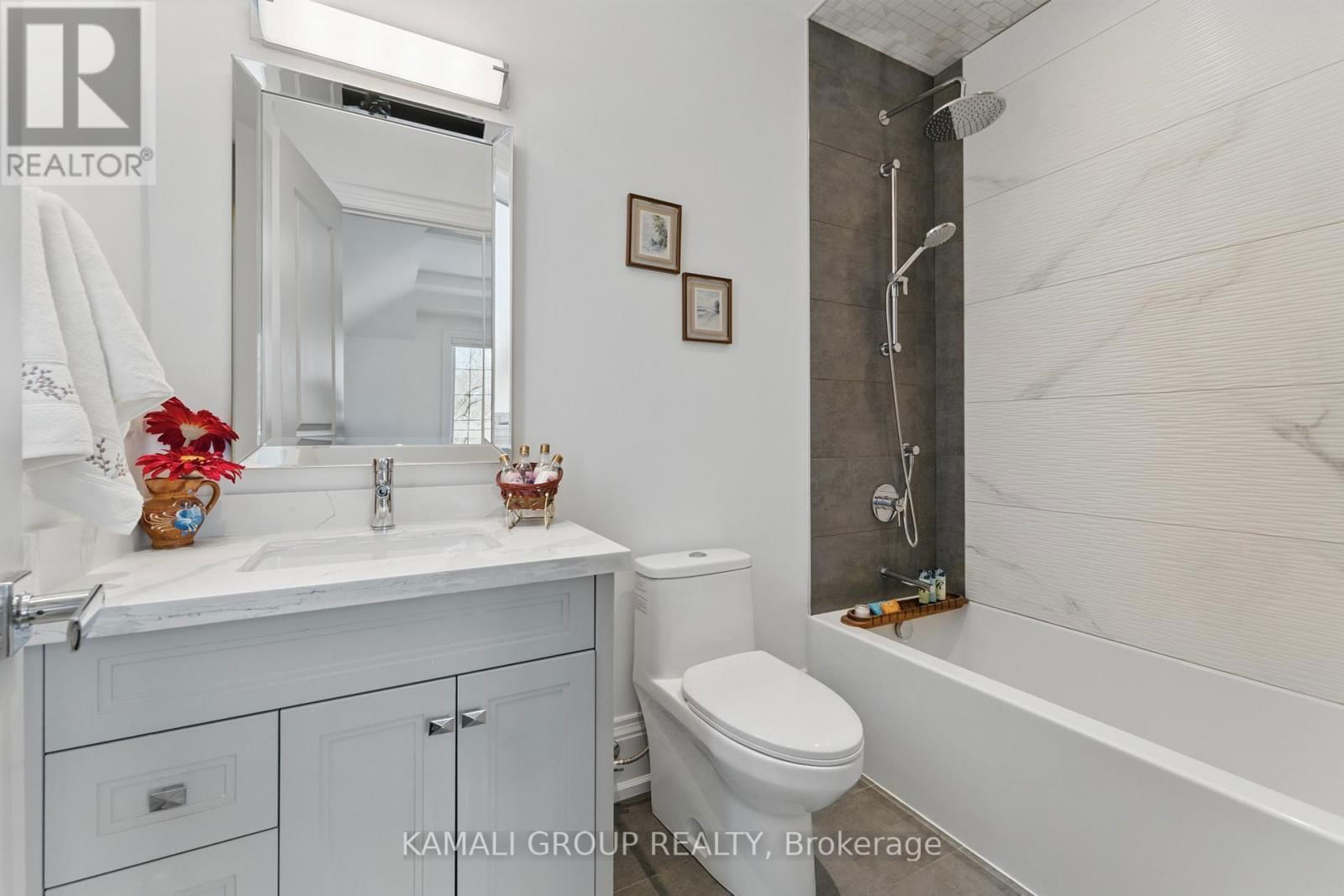 253 POYNTZ AVENUE Image 24