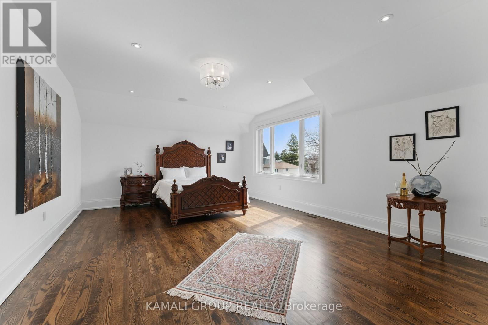 253 POYNTZ AVENUE Image 26