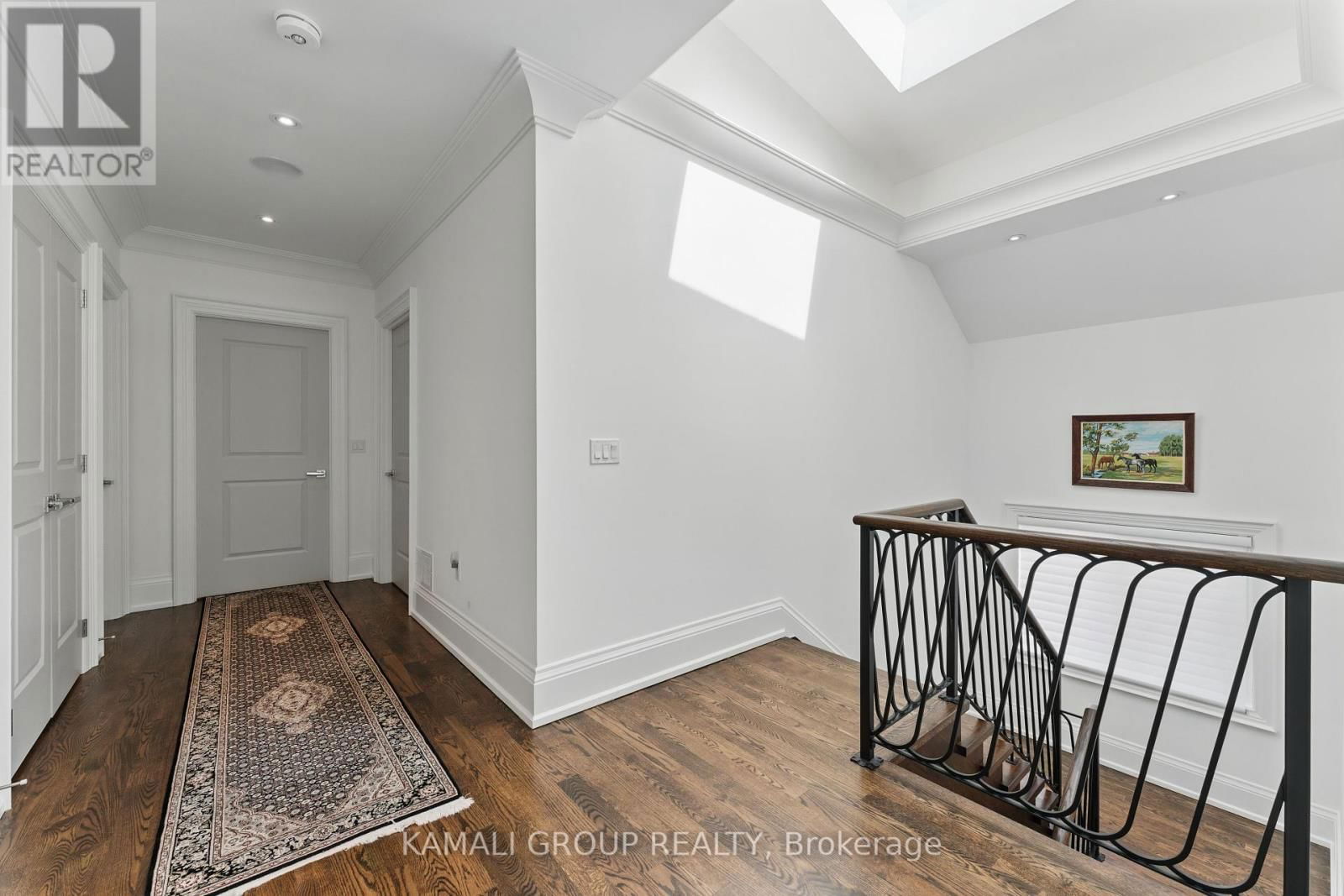 253 POYNTZ AVENUE Image 31