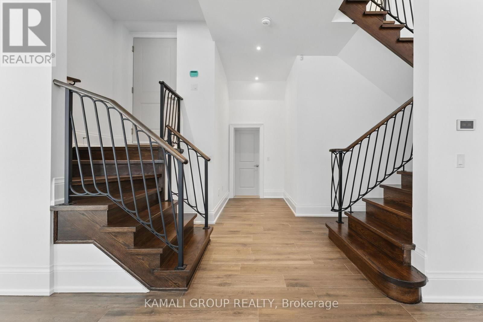 253 POYNTZ AVENUE Image 33