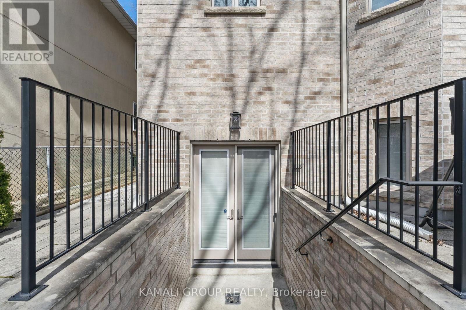253 POYNTZ AVENUE Image 42