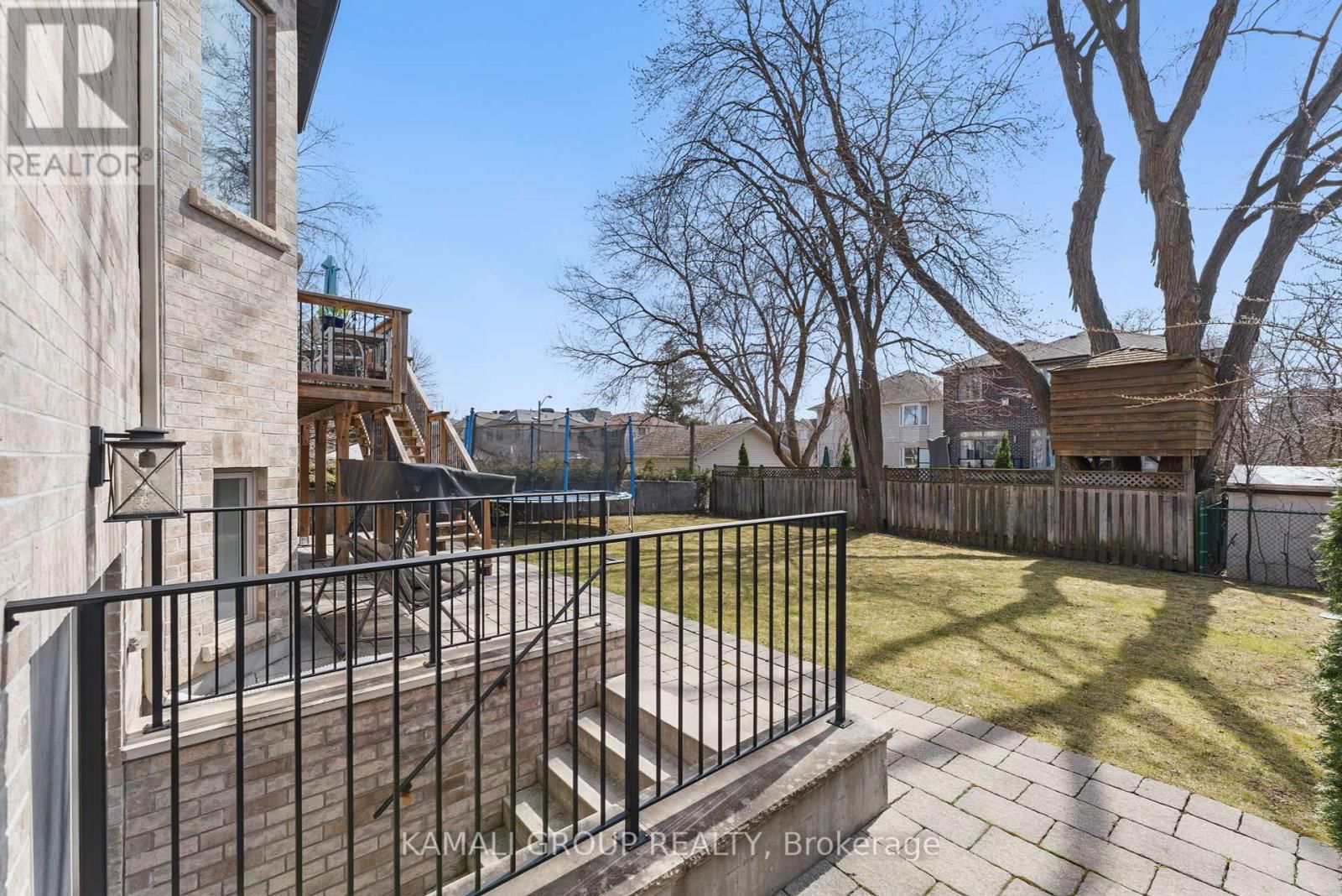 253 POYNTZ AVENUE Image 43