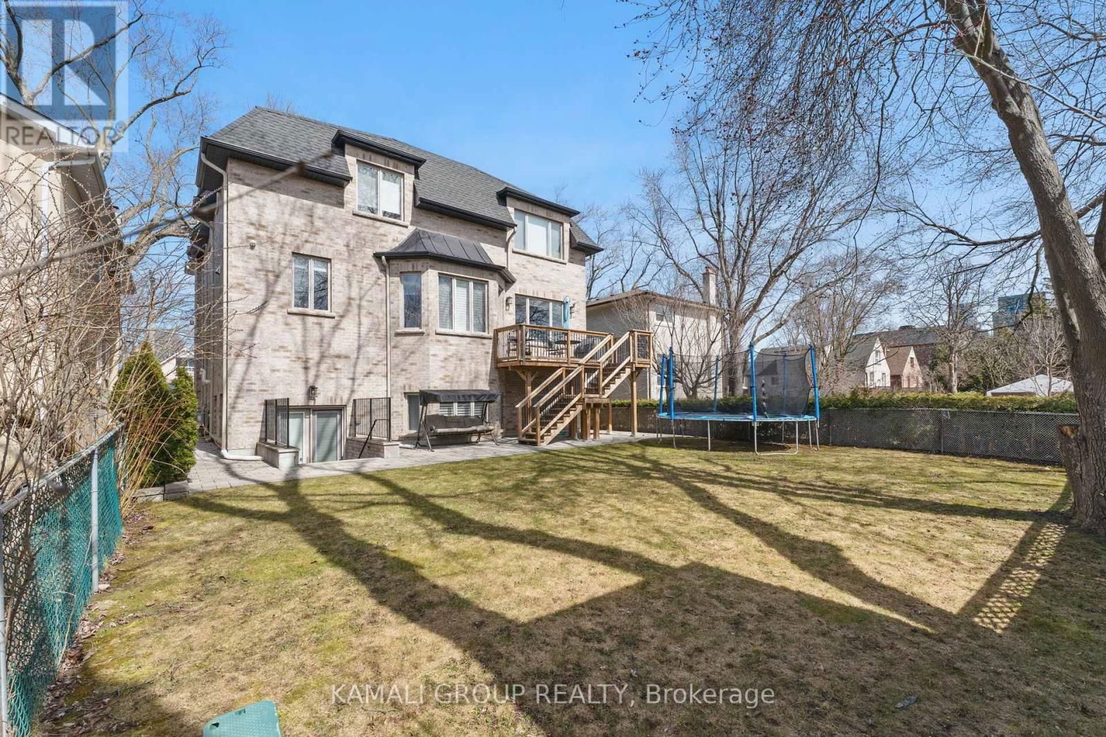 253 POYNTZ AVENUE Image 45
