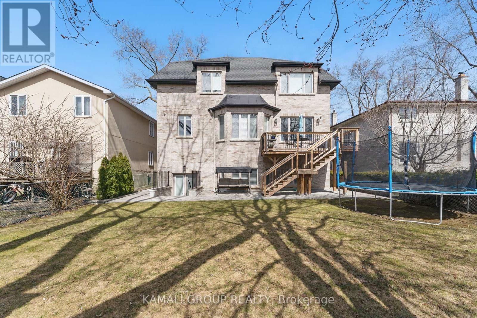 253 POYNTZ AVENUE Image 46