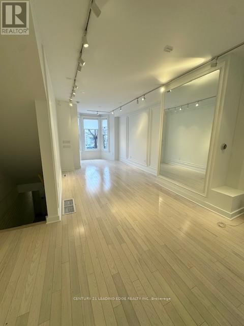 Main Flr - 546 PARLIAMENT STREET Image 3