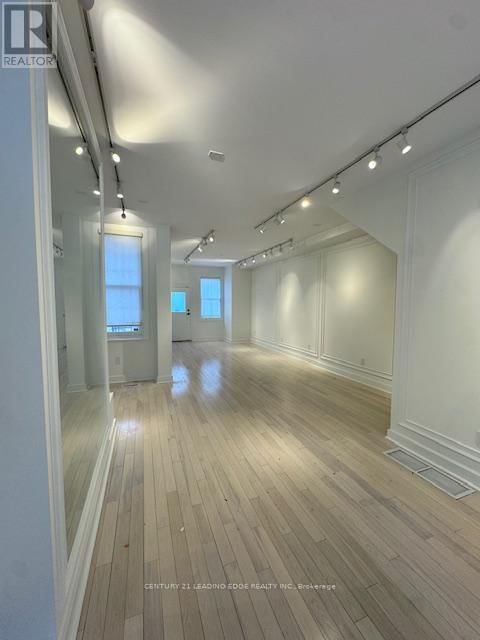 Main Flr - 546 PARLIAMENT STREET Image 4