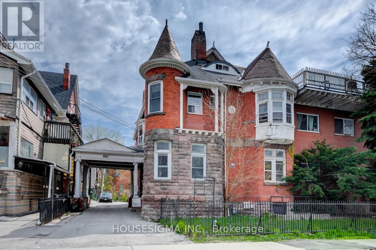 202 - 661 HURON STREET Image 1