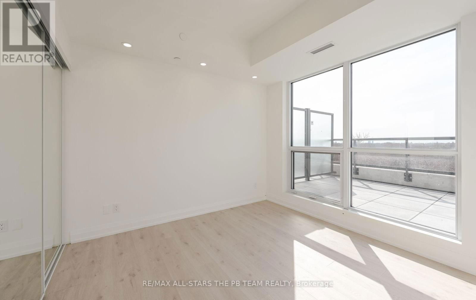 615 - 181 SHEPPARD AVENUE EAST Image 15