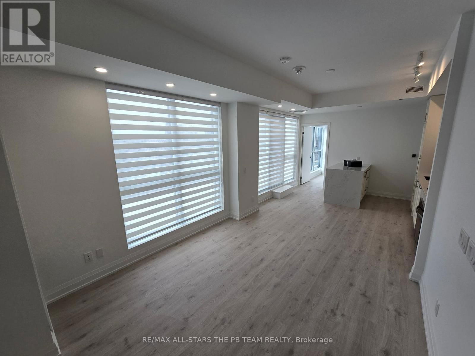 615 - 181 SHEPPARD AVENUE EAST Image 8