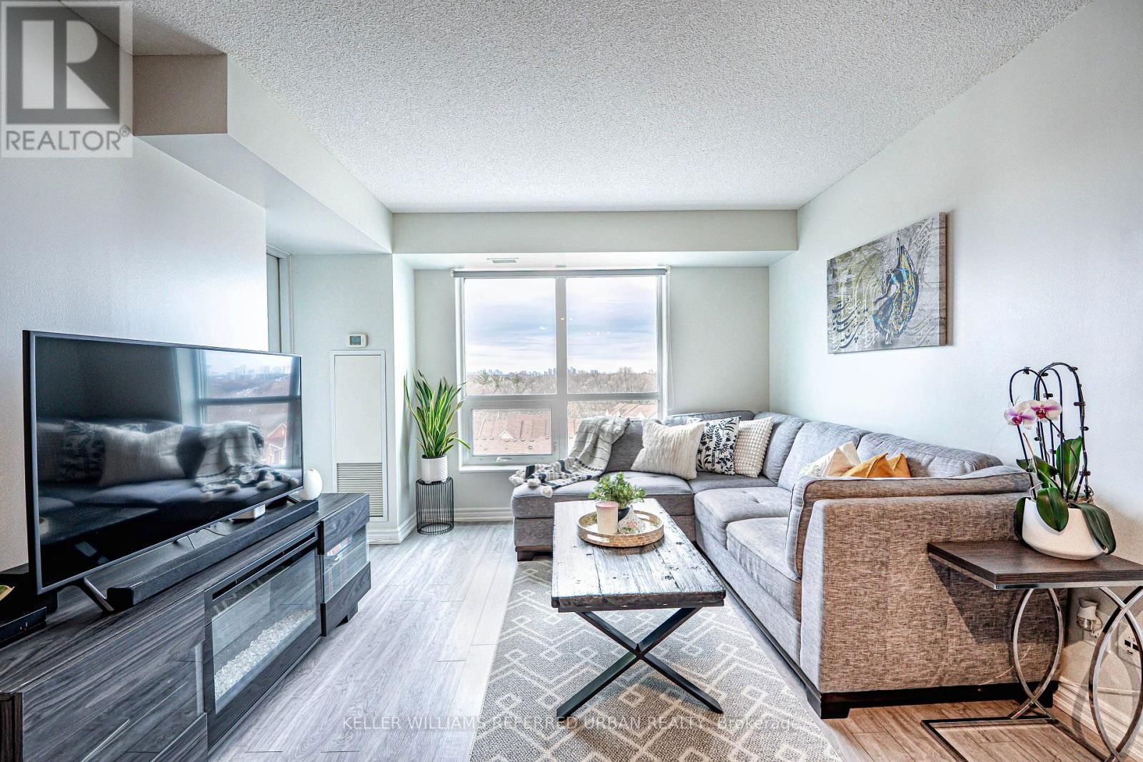 705 - 120 DALLIMORE CIRCLE Image 12