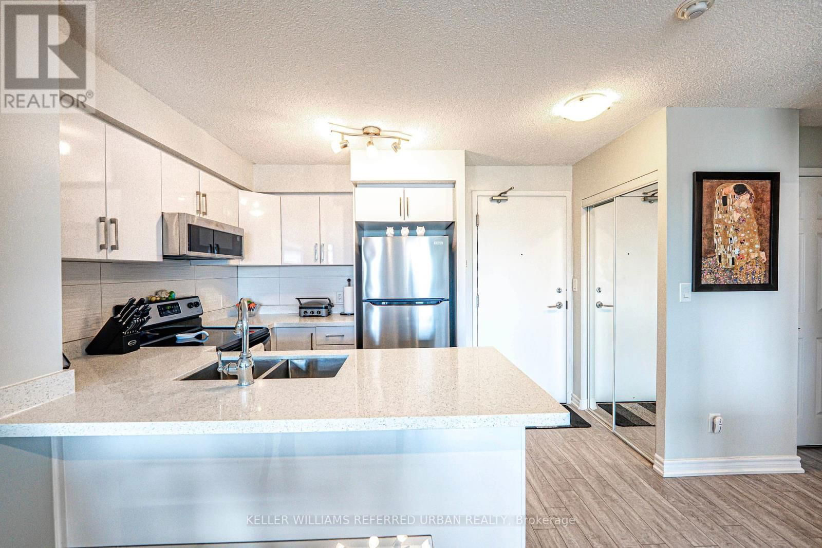 705 - 120 DALLIMORE CIRCLE Image 23