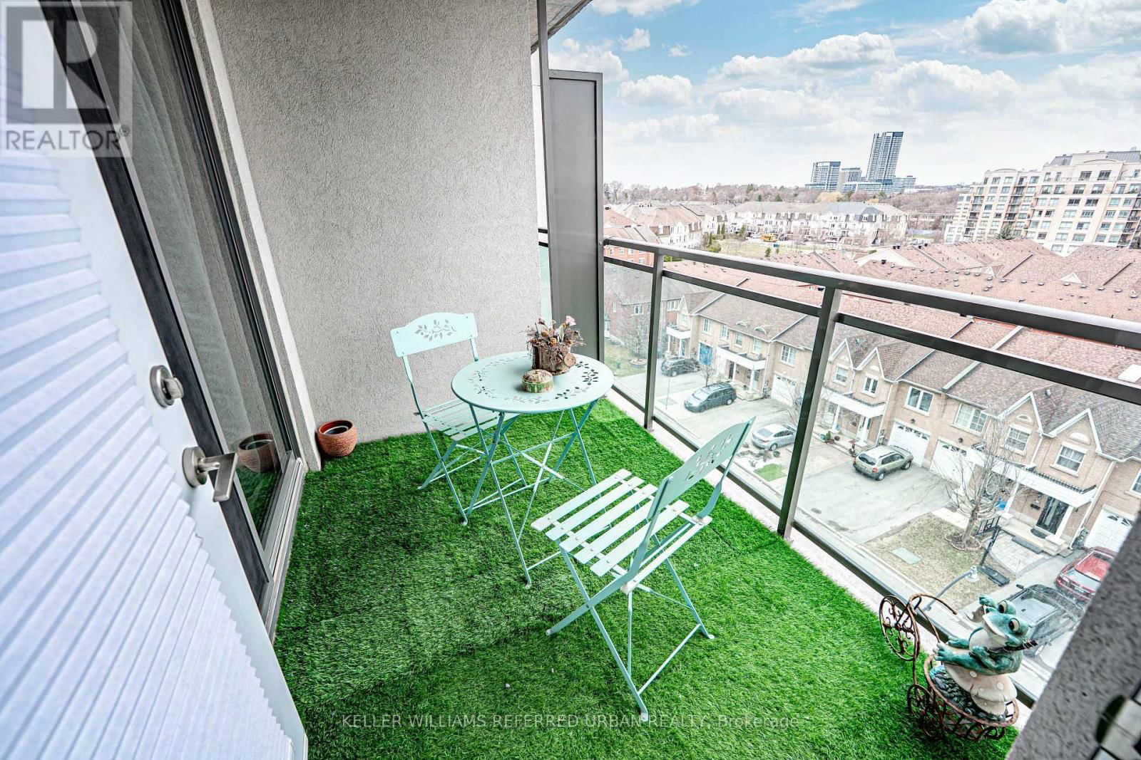 705 - 120 DALLIMORE CIRCLE Image 32