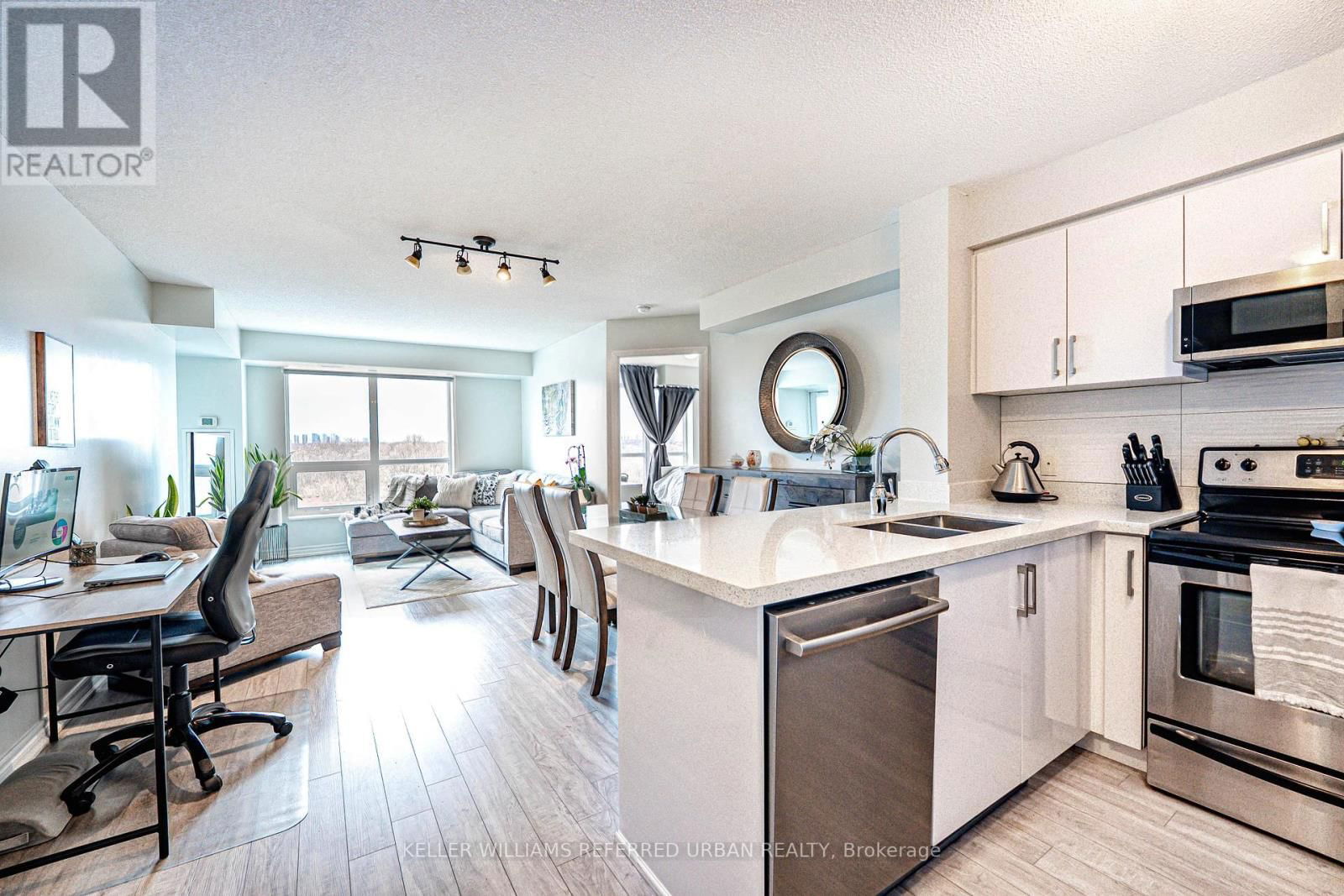 705 - 120 DALLIMORE CIRCLE Image 9