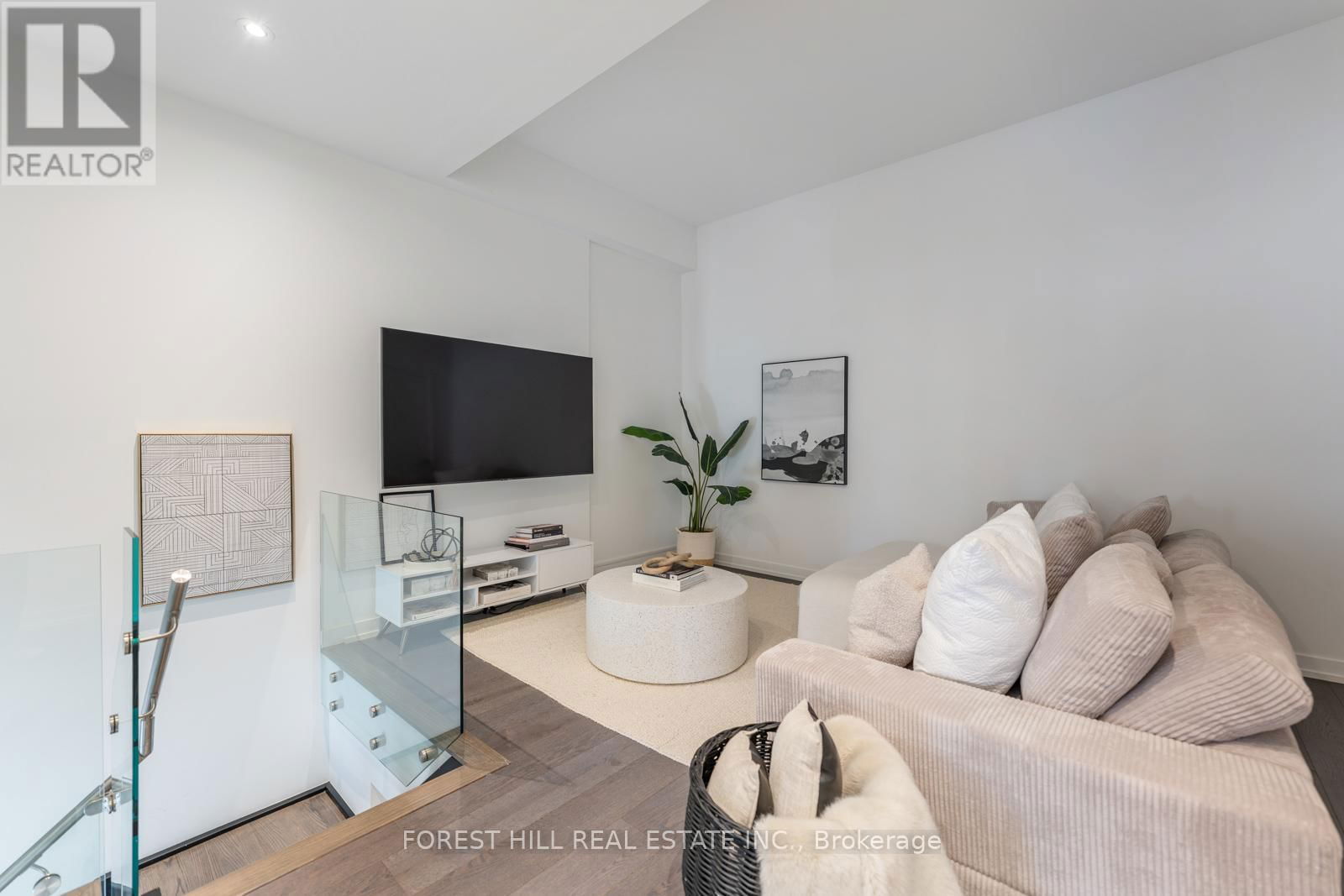103 - 161 ROEHAMPTON AVENUE Image 21