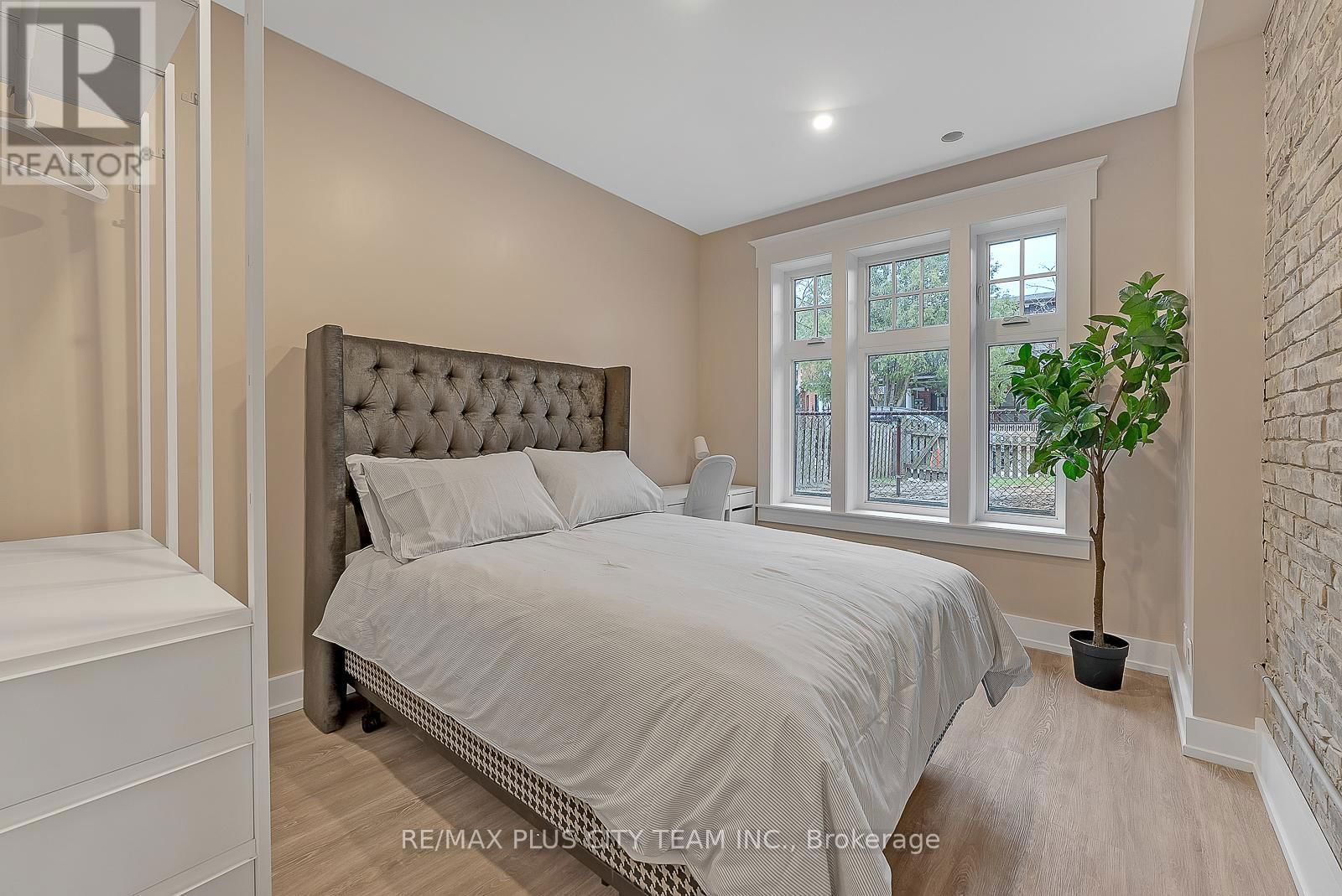 2 - 216 SEATON STREET Image 16