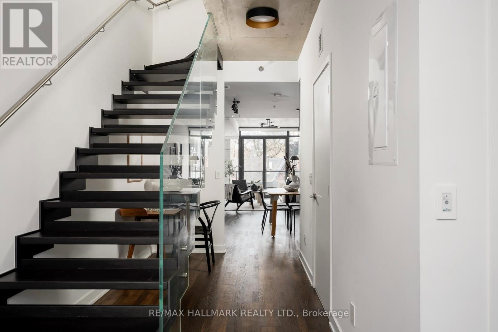 317 - 8 DOVERCOURT ROAD Image 1