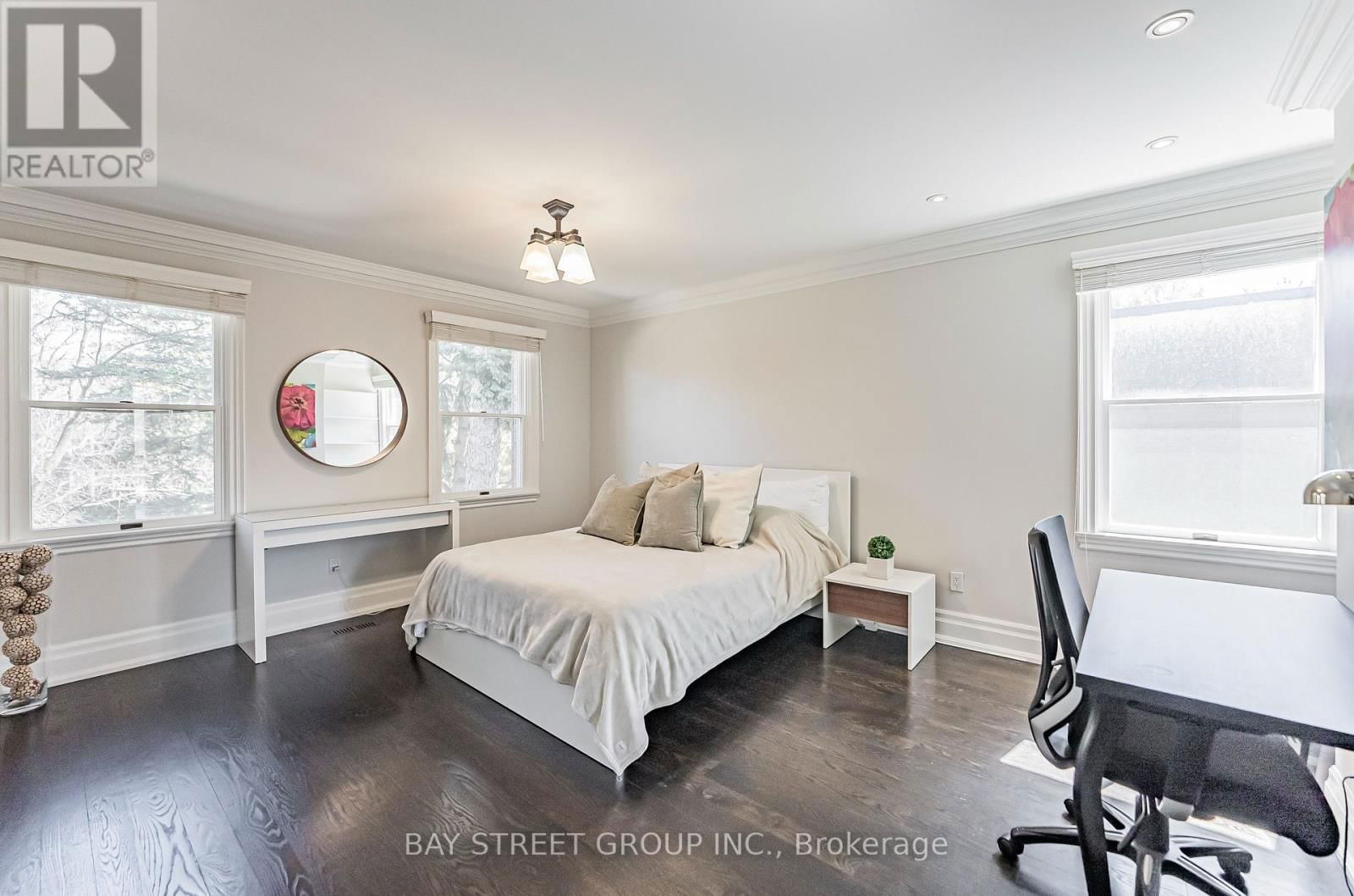 6 PENWOOD CRESCENT Image 30