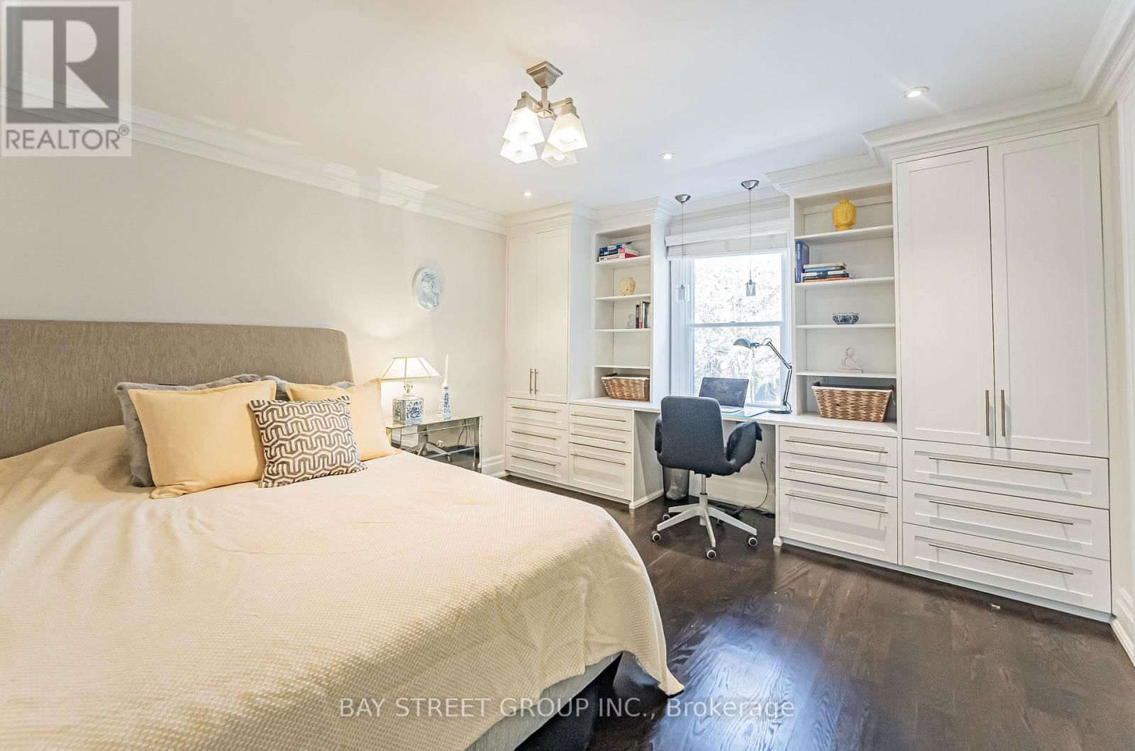 6 PENWOOD CRESCENT Image 32