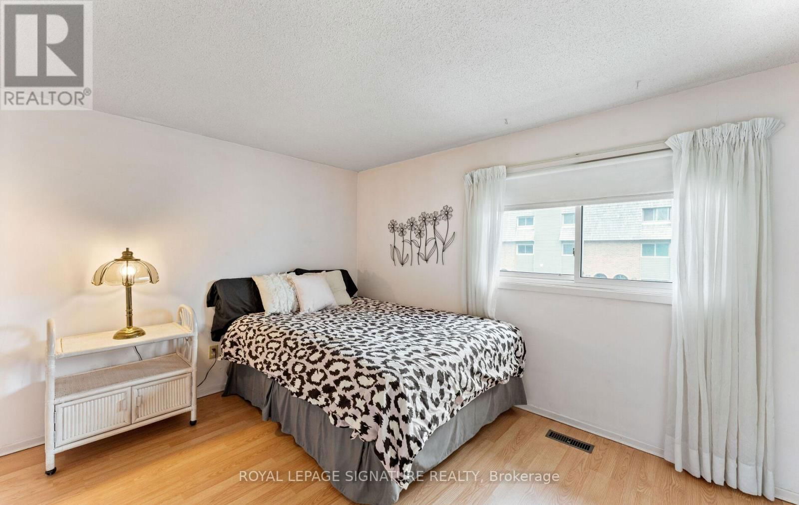 74 DUTCH MYRTLE WAY Image 21